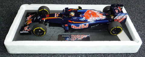 2016 - Scuderia Toro Rosso STR11 - Carlos Sainz - Bahrain GP