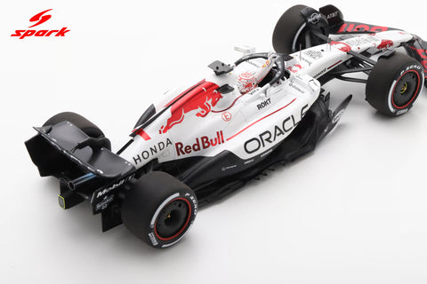 2025 - Oracle Red Bull Racing RB21 - Max Verstappen - Winnaar GP Japan 2025 - Honda witte livery (Spark 1:18)