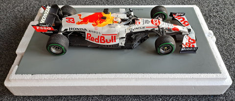 2021 - Red Bull Racing RB16B - Max Verstappen - Turkse GP - Arigato-livery (Spark 1:18)